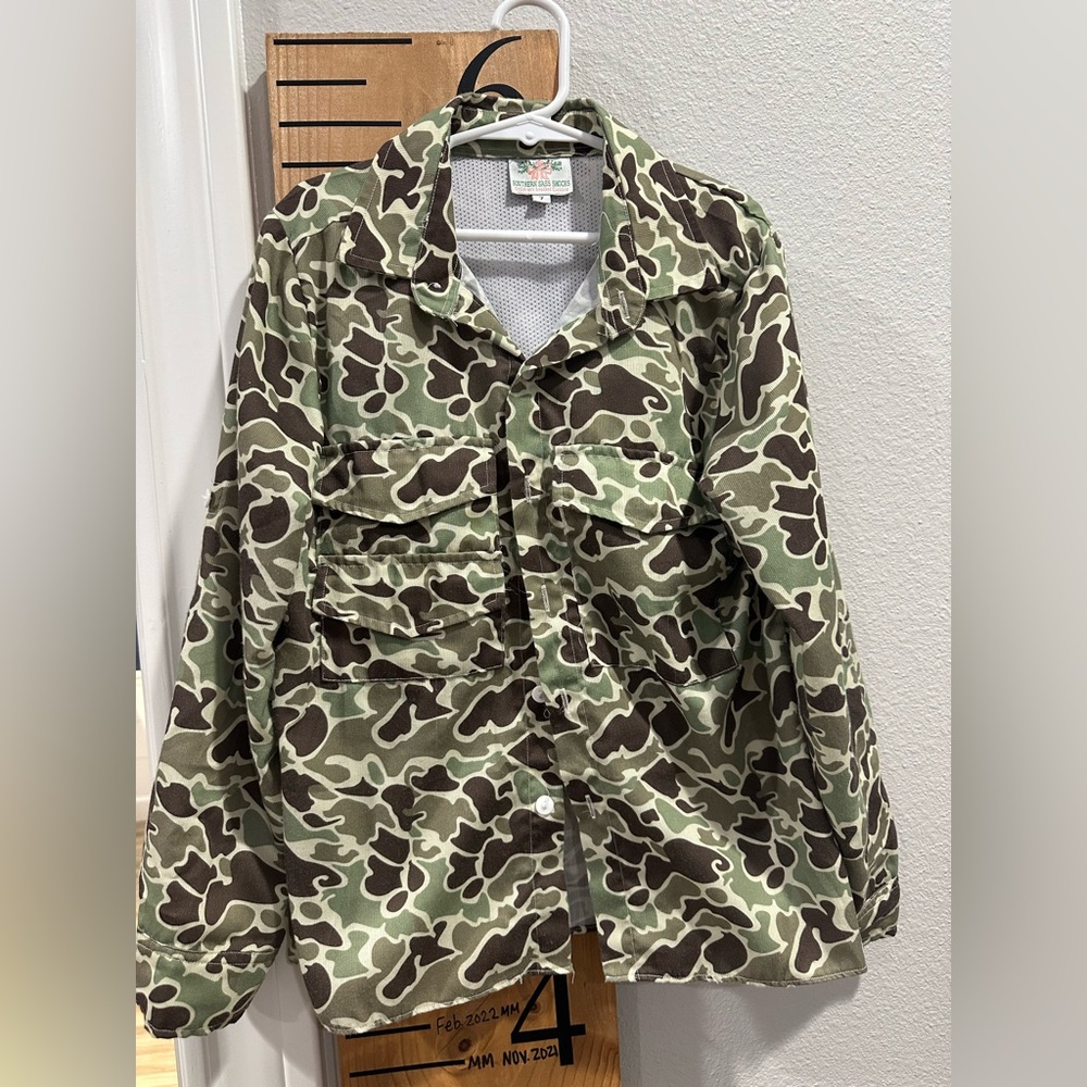 Southern Sass Smocks Boys button down. EUC. Size 7. smoke free home